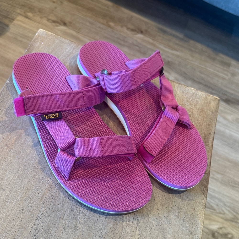 Teva Women's Fuchsia Sandals